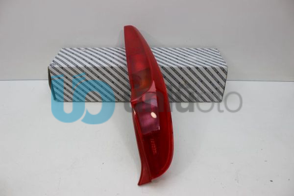 Fiat Punto Sağ Stop Lambası Komple (Duysuz)