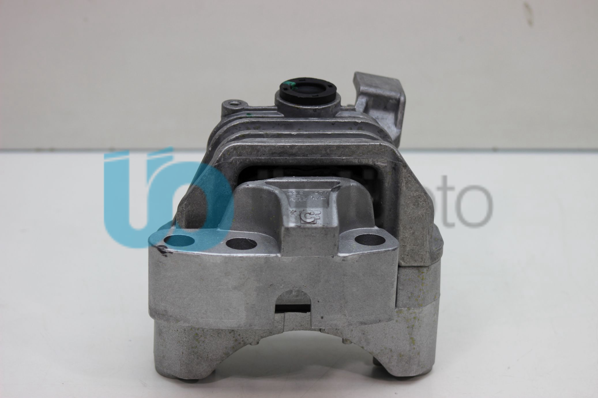 TAKOZ,MOTOR  KULAĞI SAĞ ÜST  BRAVO-LANCIA DELTA 1,6 MJET DÜZ VİTES