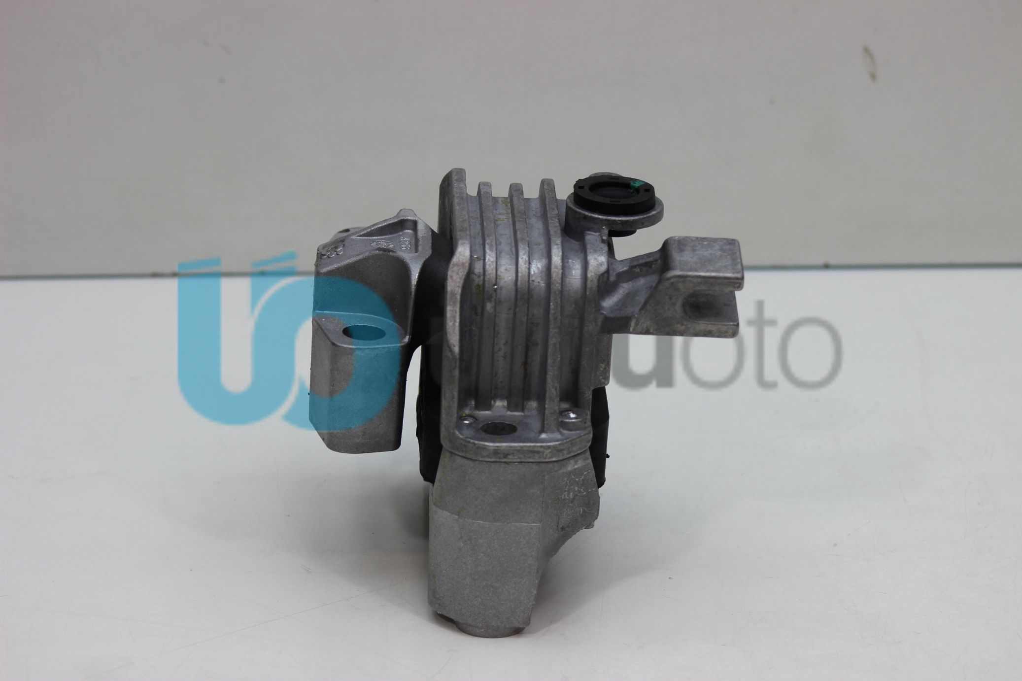 TAKOZ,MOTOR  KULAĞI SAĞ ÜST  BRAVO-LANCIA DELTA 1,6 MJET DÜZ VİTES