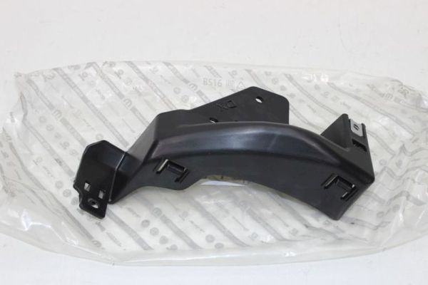 Fiat 500X Arka Tampon Sağ Bağlantı Ayağı (Braketi)
