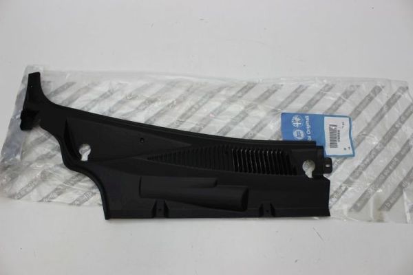 Fiat Doblo Ön Cam Izgarası Sağ Kapak