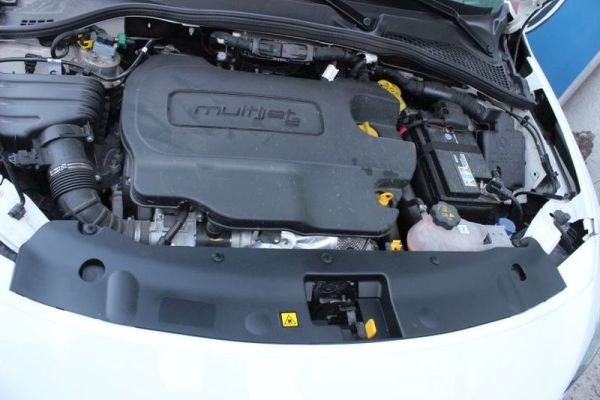 Fiat Egea Ön Tampon Üst Muhafaza Bakaliti Orijinal